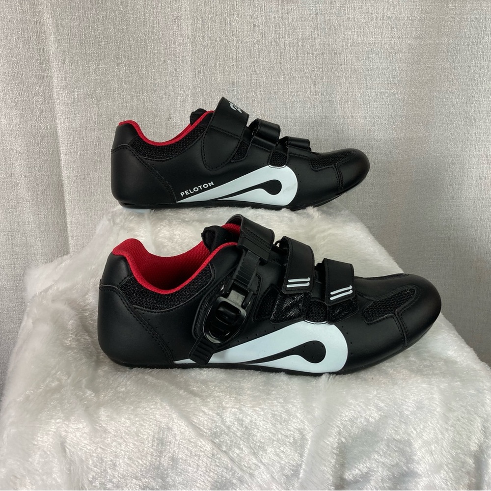 Peloton Exercise Bike Shoes
Size 40
7-Men 
8.5-Women
Red & black, 3 strap